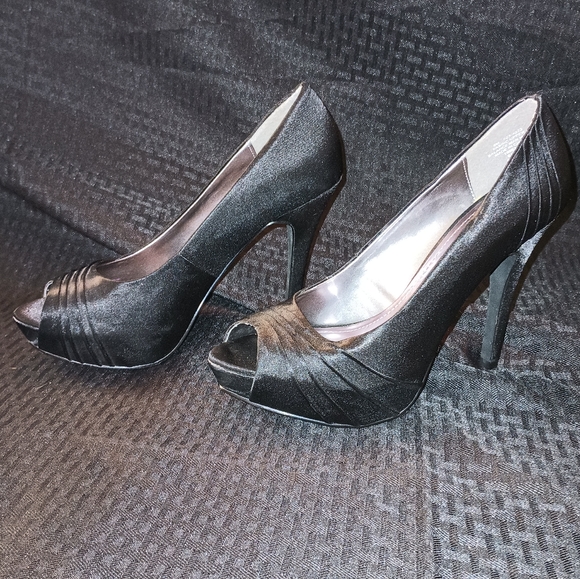 Jacqueline Ferrari black satin platform heels - Picture 3 of 7